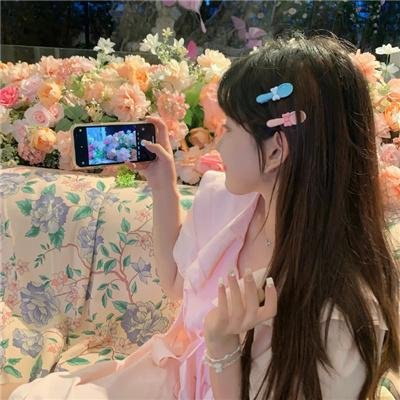 有色彩的女子